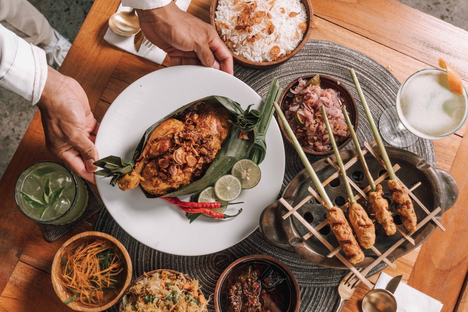 Makan Sedap Aneka Menu Nusantara di Amber Lombok Beach Resort