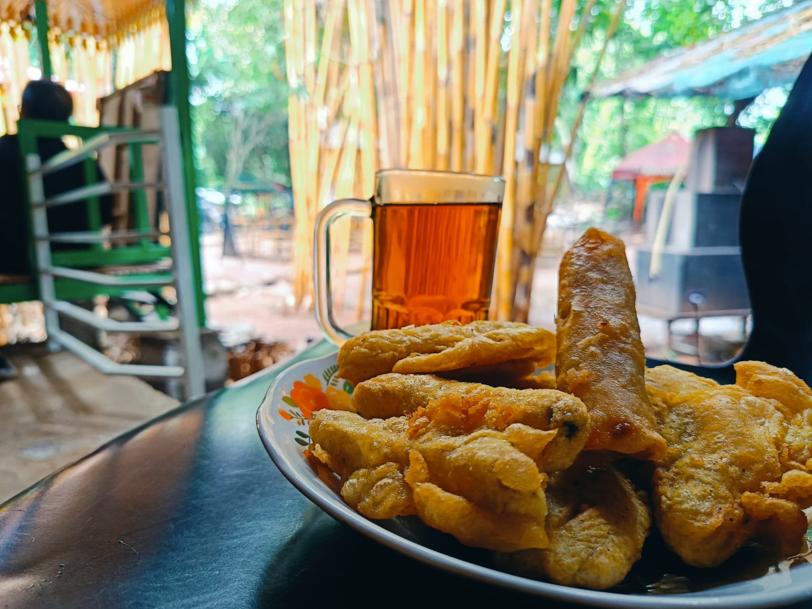 Bambu Kuning, Tongkrongan Nyaman untuk Goweser dan Pencinta Kuliner Khas Betawi