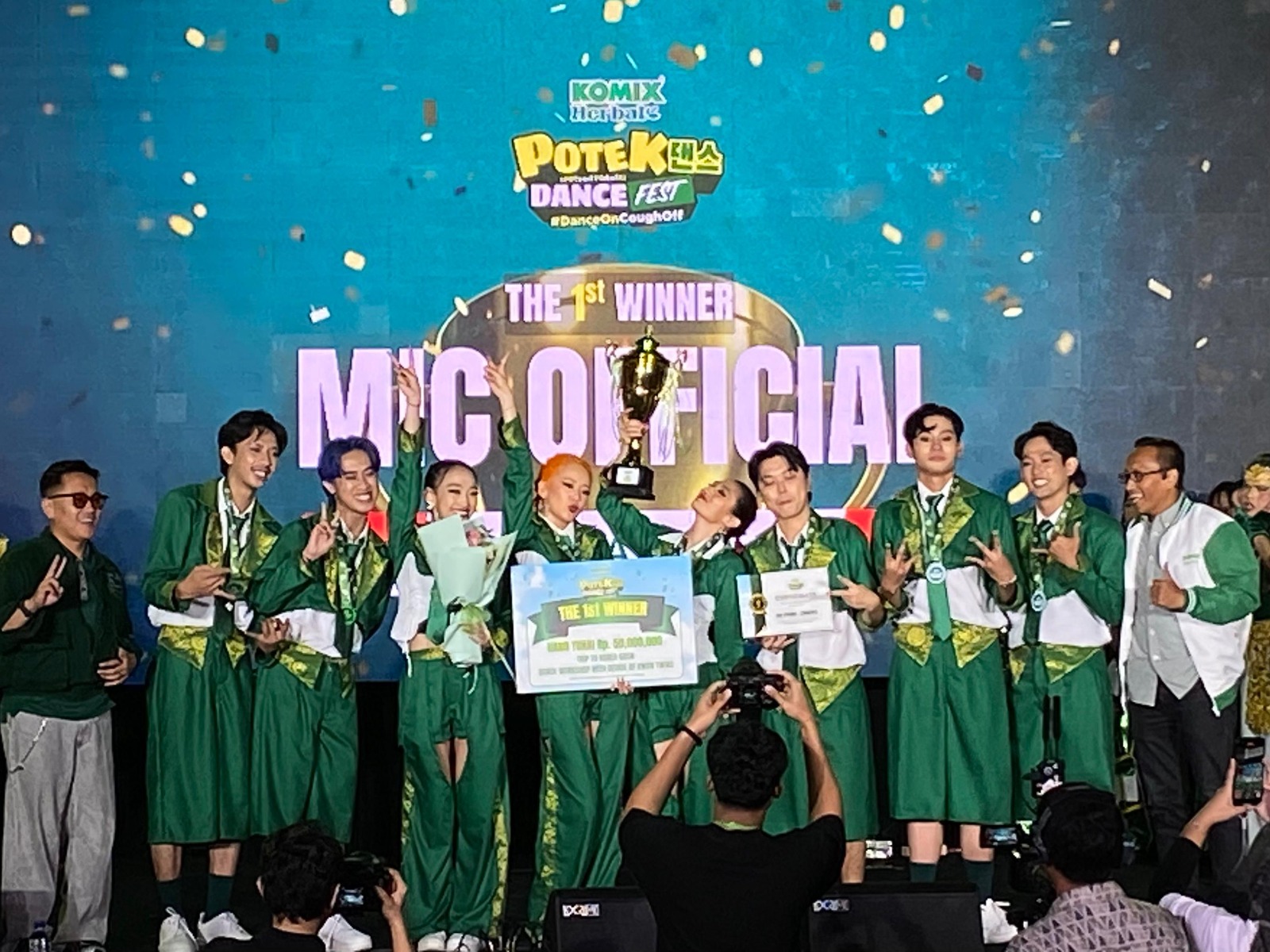 Dari Sumatera Menuju Panggung Dunia, MIC Official Juara Potek Dance Fest