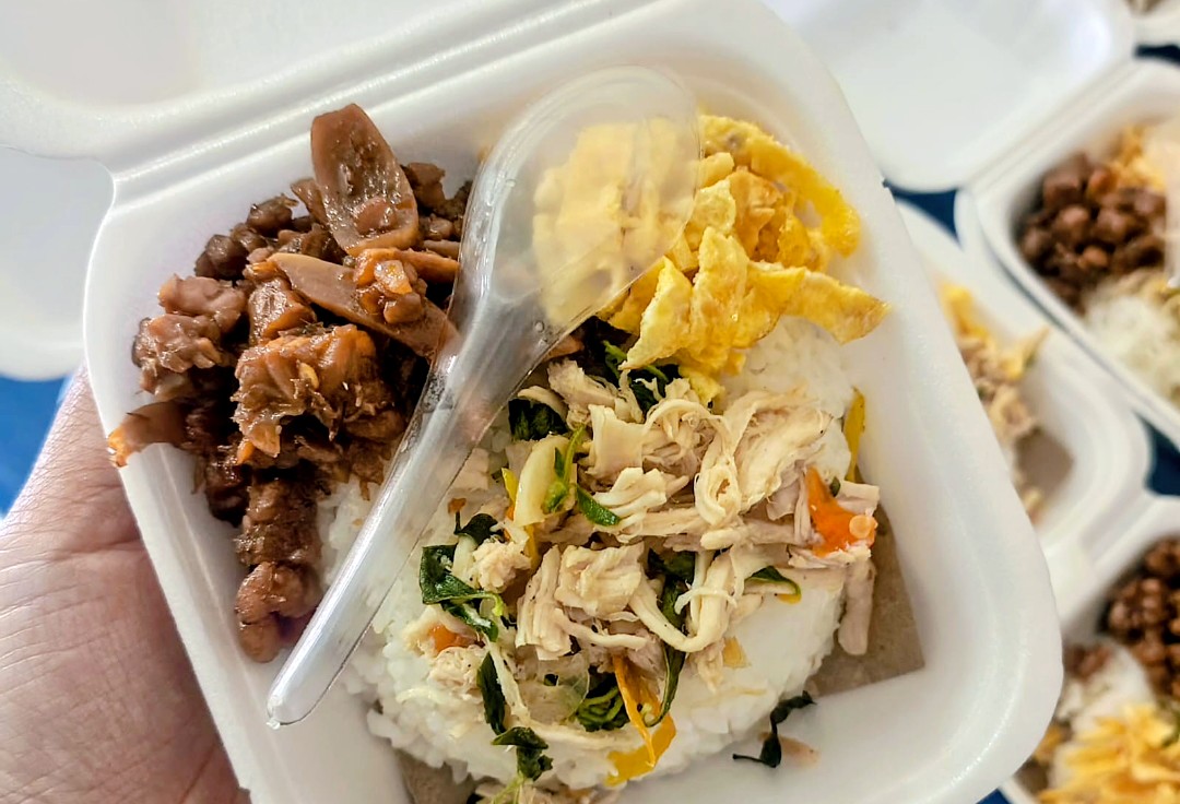 Modal Rp 5.000 Bisa Makan Enak! Pasutri di Magelang Ini Viral Lewat Nasi Cokot dan Aksi Sosialnya