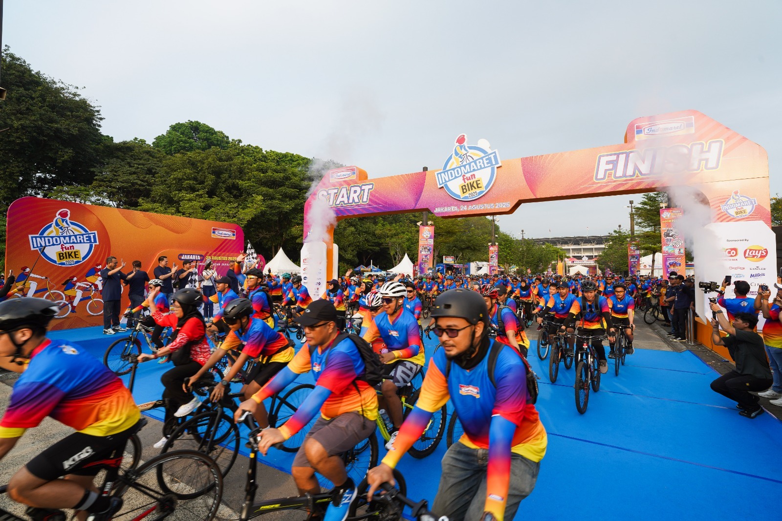 Puluhan Ribu Peserta Meriahkan Fun Bike Indomaret 2025 di Lima Kota