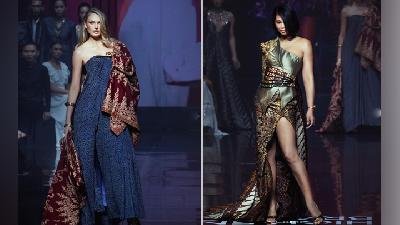 Supermodel Hollywood Kenakan Gaun Desainer Indonesia