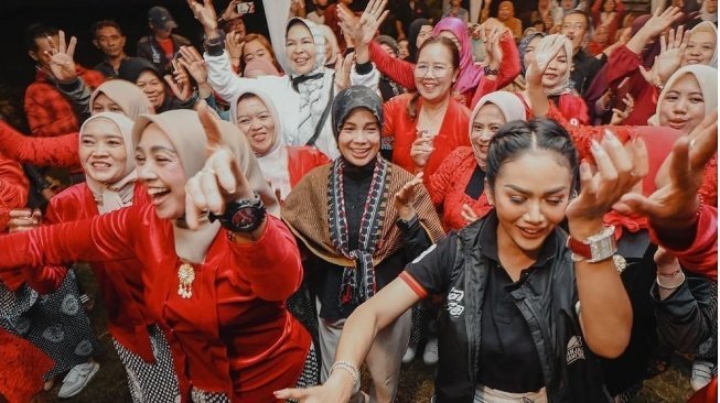 Jelang Pilkada Kota Batu, Krisdayanti Belajar Debat