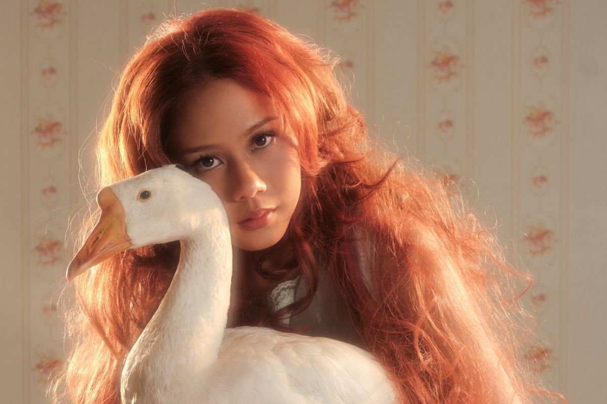 Ini Cara Nadin Amizah Ajak Pendengar Jadi Lebih Intim