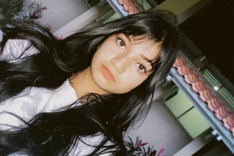 Aktris Safira Ratu Sofya Semangat Ikut Lomba Makan Kerupuk