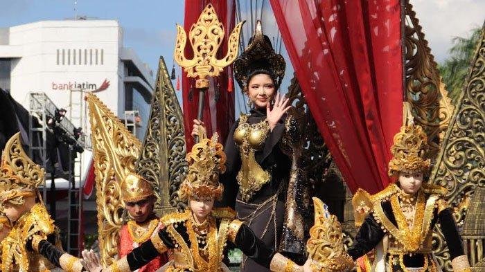 Raisa dan Tiara Andini Guncang Grand Jember Fashion Carnival