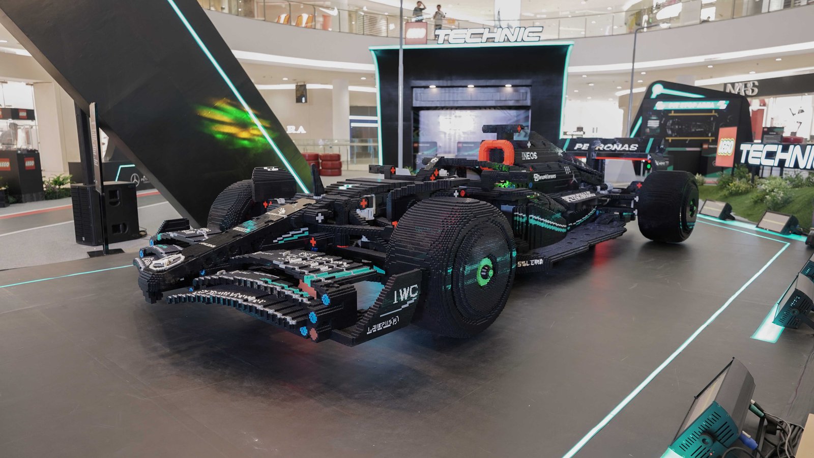 Saksikan Replika Mobil F1 Mercedes AMG F1 W14, Lego Group Berikan Tantangan untuk Warga Indonesia
