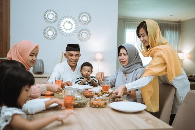 Tata Cara Makan Minum saat Sahur dan Buka Puasa Menurut Dokter