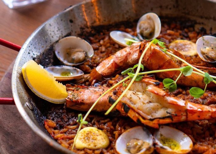 Prawn Paella Sang Maestro, Sebuah Simfoni Rasa dari Dapur Odin